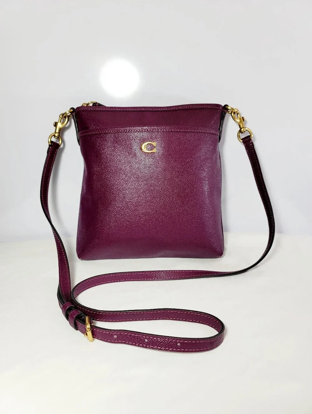 Coach Kitt Messenger Crossbody bag with removable strap.